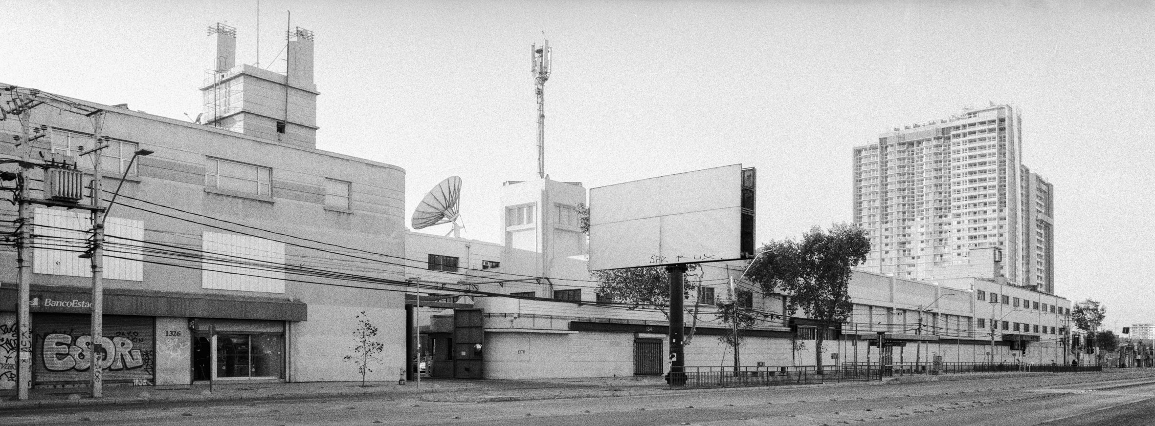 Cordón Vicuña Mackenna. Ex fábrica Cristalerías Chile, actual Cadena de televisión Mega